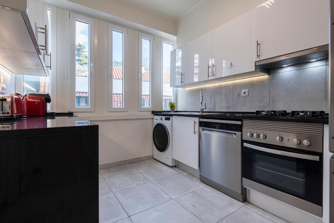 Glamorous 2bdr By Lovelystay Apartment